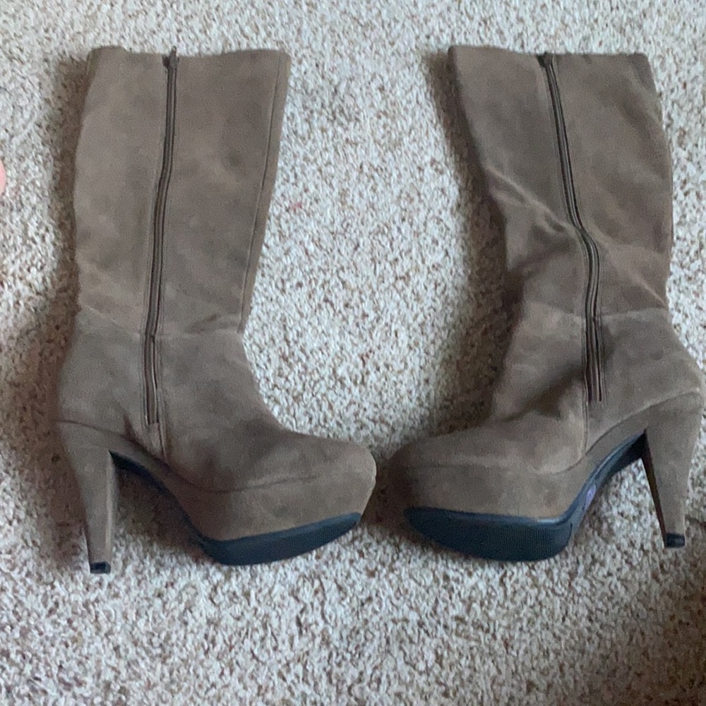 Boots - Picture 2 of 3
